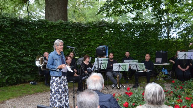Efkes stille staon bie (vrijdag 10 juni 2022)